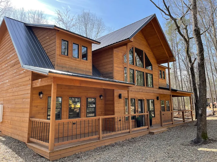 The Big Tex Luxury Cabin is EPIC - Image 1
