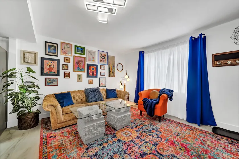 Townhouse centrally located to Buffalo's hospitals - Image 1