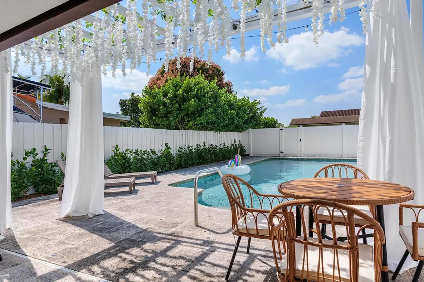 European Villa • Heated Pool • Near MIA - Image 1