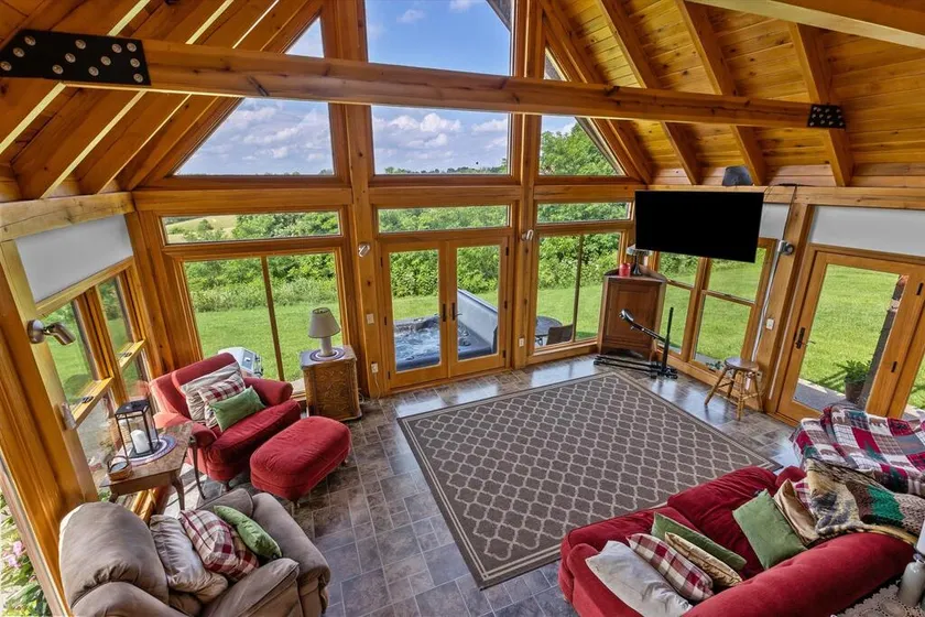Stunning Cedar Cabin, Hot Tub, Amazing Views! - Image 1