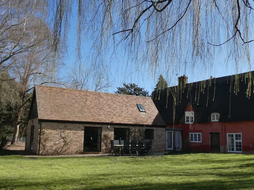 Historic Riverside Retreat ~ Walk to Pubs ~Garden - Image 1