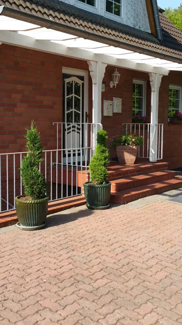 Small basement apartment near HH - Image 1