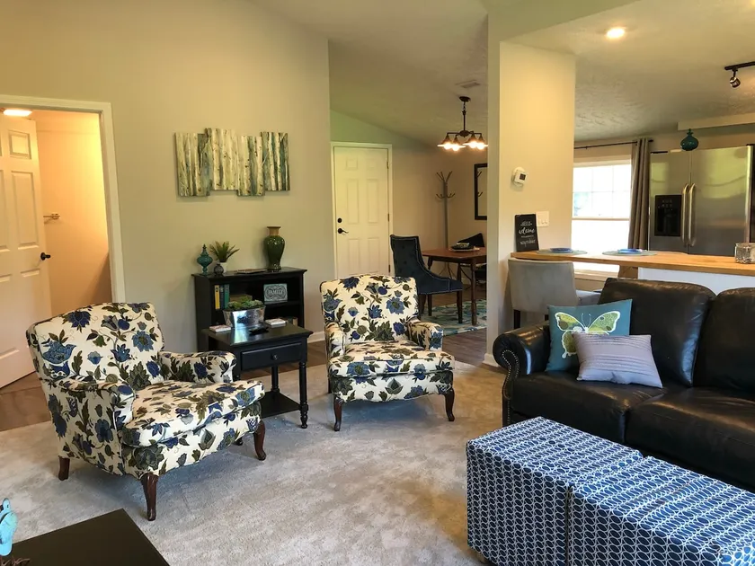 Cozy guesthouse w/pond overlook - Image 1