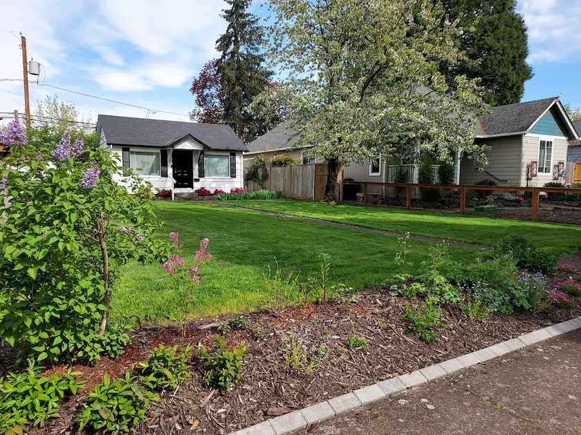 Charming Historic Bungalow - Image 1