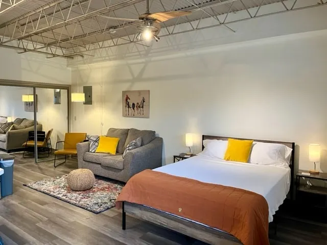 Classy Studio in Historic Downtown! - Image 1