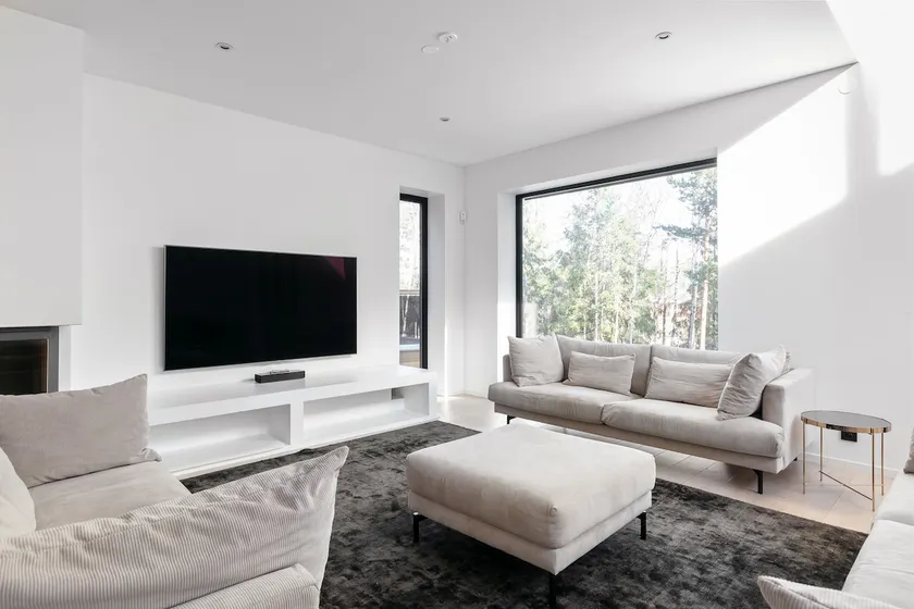 Stylish and spacious family home - Image 1