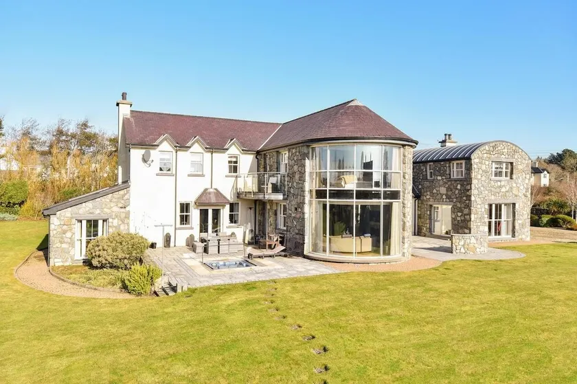 Mansion by the Connemara coast - Image 1