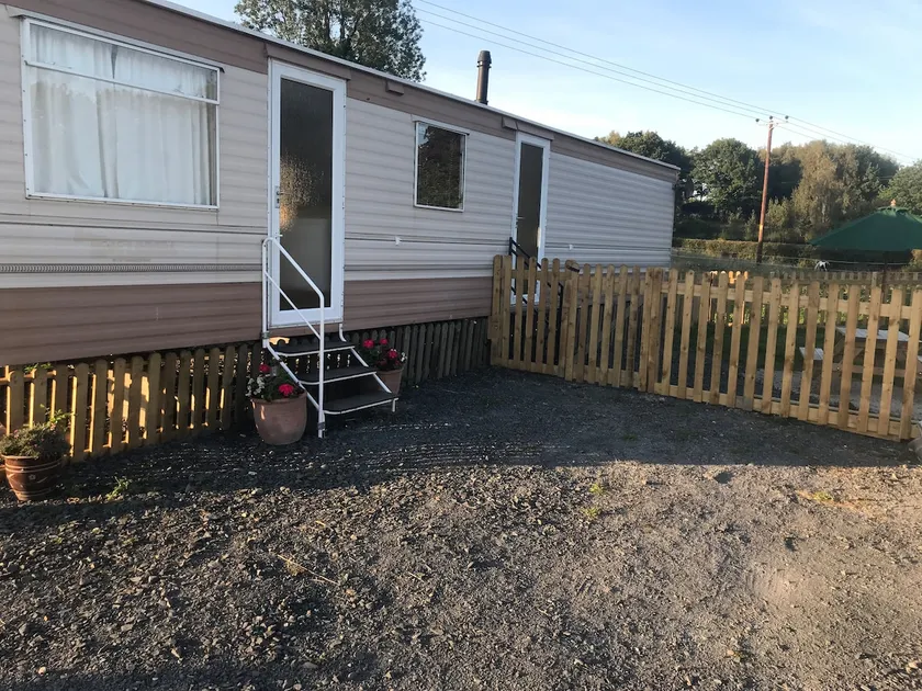 Holiday home escape surrounded by horses - Image 1