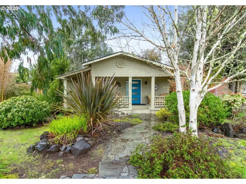 Cozy Coastal Cottage - Image 1