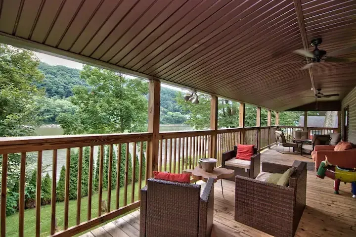 Riverfront Lodge Kayaks, Paddleboard, and Hot Tub - Image 1