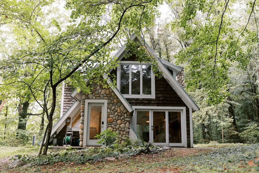 Idyllic A-frame in Michigan’s Harbor Wine Country - Image 1