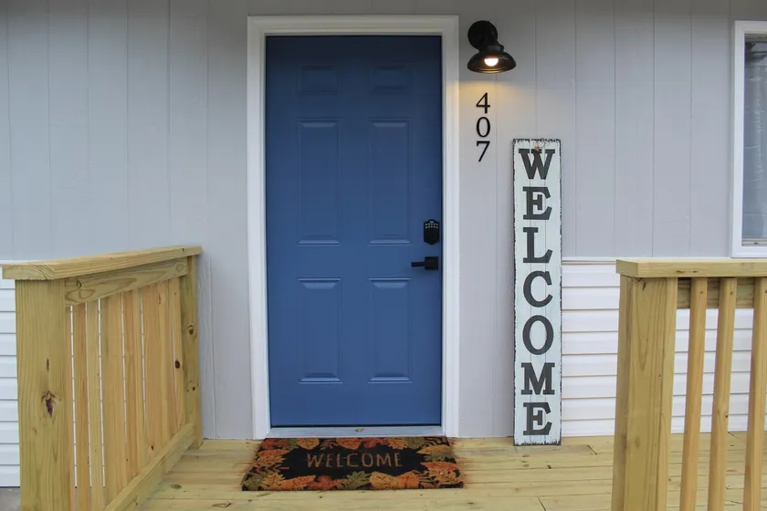 Blue Door Bungalow - Image 1