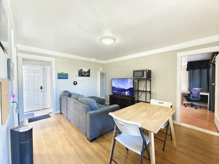 105-cozy 1b1b next to Mission St - Image 1