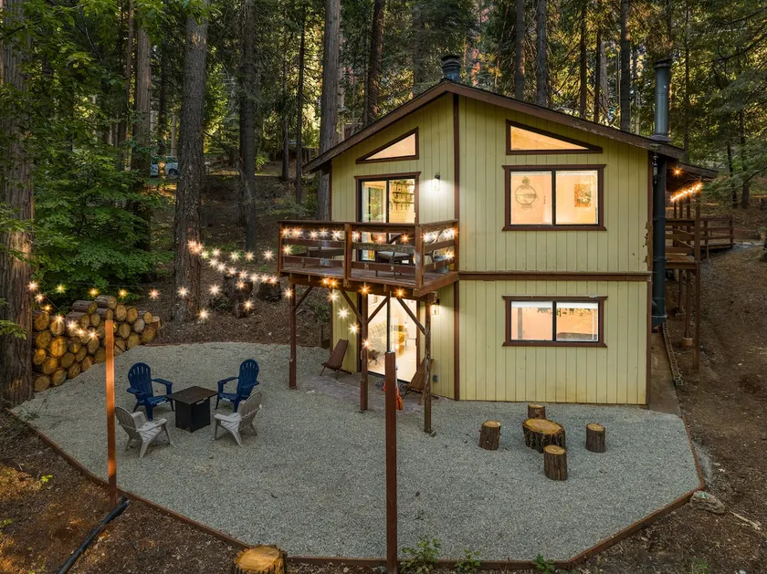 Hazel Hideaway - Image 1