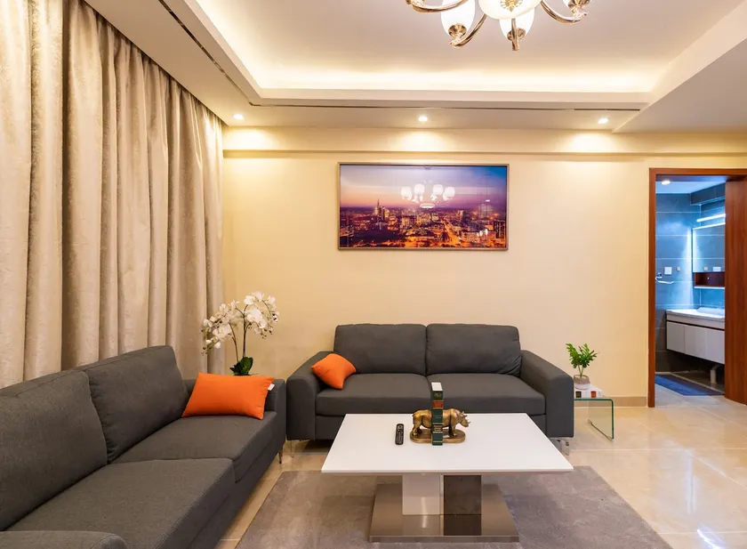 Exquisite 1Bed with Free Parking Gym and Pool - Image 1