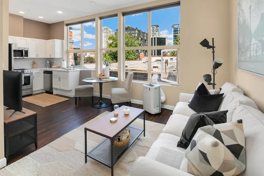 Fabulous Seattle Getaway • Belltown Close to FIFA - Image 1