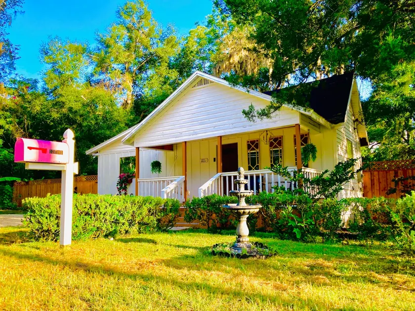 The Boujee Bungalow ~with Soak Tub & Private Yard! - Image 1