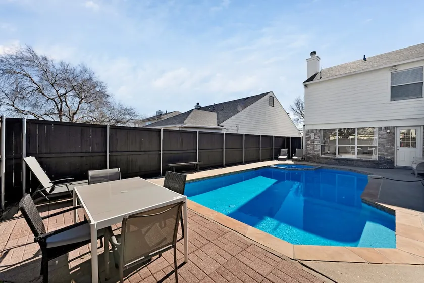 Pool & Spa close to ATT Stadium - Image 1