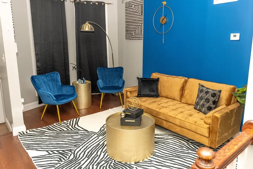 Exquisite Townhouse near Downtown Entertainment - Image 1