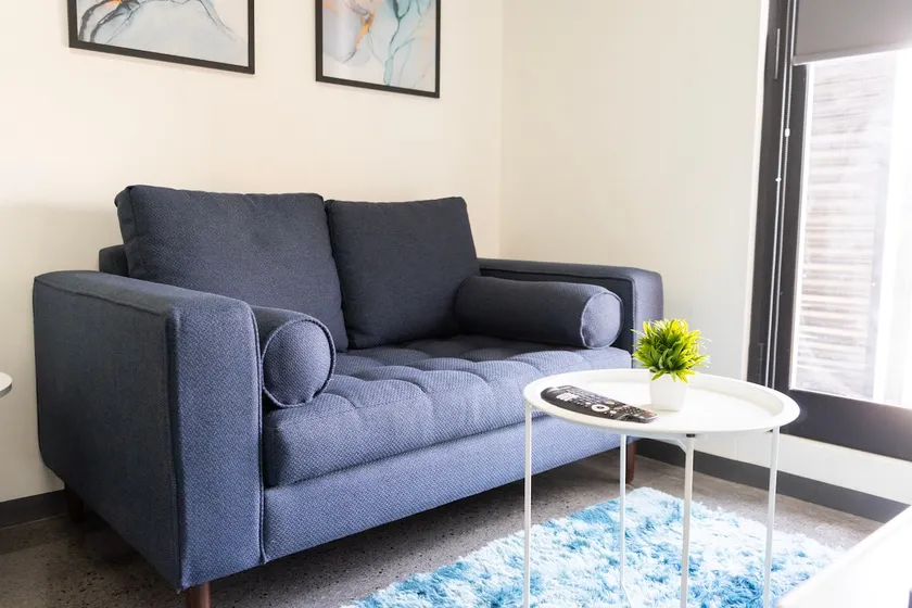 New Modern 2 Bedroom Apt w/2 Queen Beds + Parking - Image 1