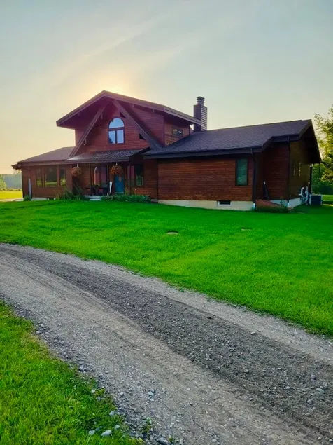 Beautiful home with private pond - Image 1