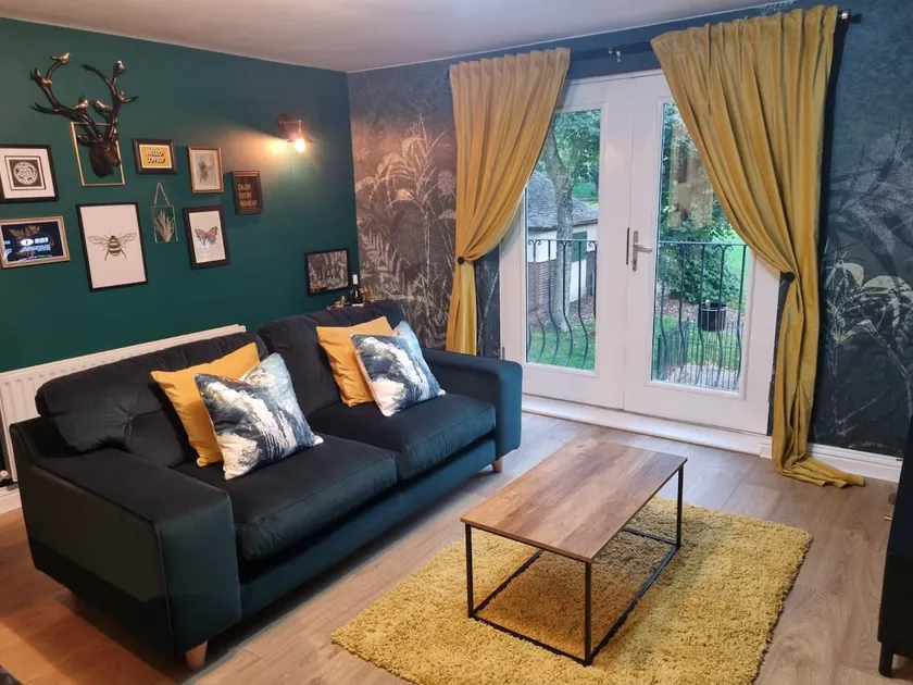 Stylish town centre apartment - Image 1