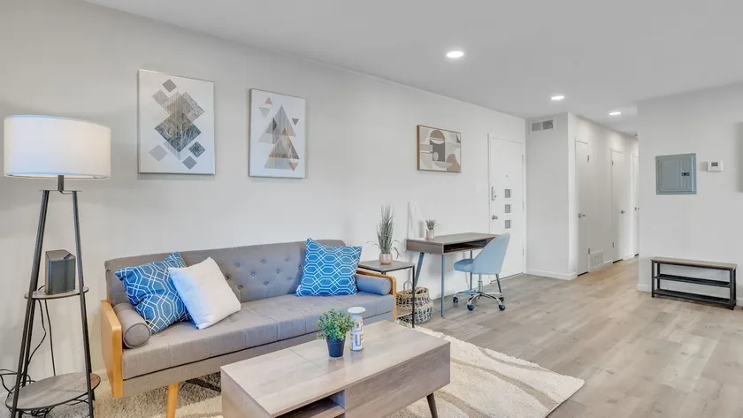 Central 2 Bedroom Fast Wi-Fi & Ground Floor Access - Image 1