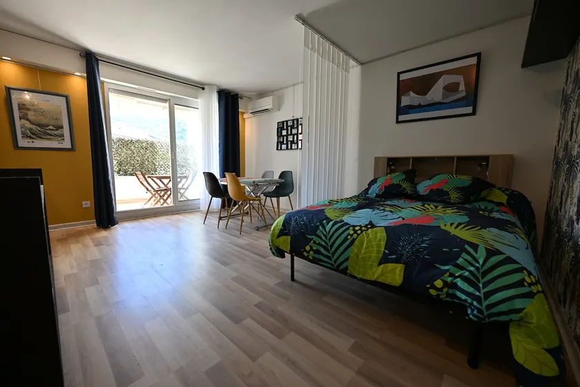 Quiet Studio with Large Terrace - Image 1