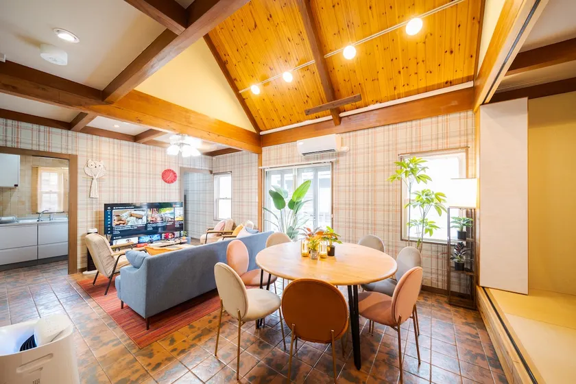 Private house with natural hot spring/Japanese-style room, massage chair/furniture and appliances/10 people/long-term stay available/free P/Wi-Fi - Image 1