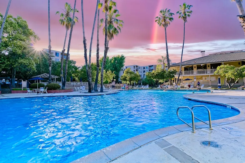 KeyLuxe, Jacuzzi—Pool—Gym—Tennis, Walnut Creek - Image 1