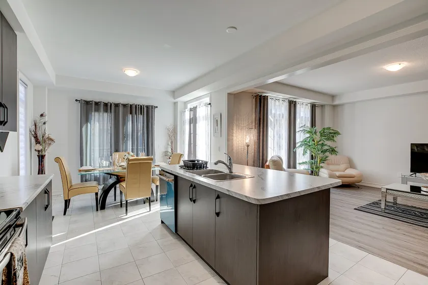 Sleeps 14 Family Retreat Near Barrie & SnowValley - Image 1
