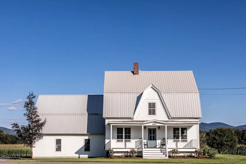 The 1919 Mountain Farmhouse, new hot tub and patio - Image 1