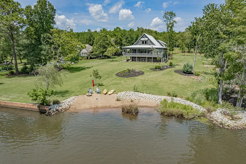 Sleeps 12, Kayaks, Private dock, Large yard + More - Image 1