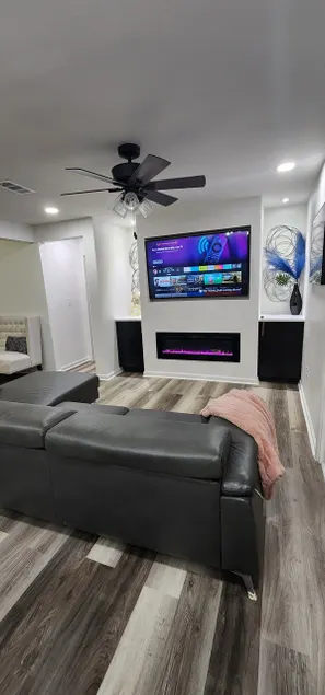 Comfortable 3-bedroom house for families or work - Image 1