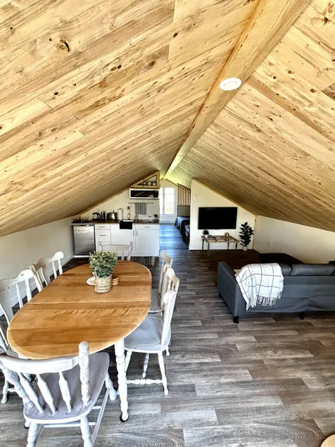 Scandinavian-style lake loft - Image 1