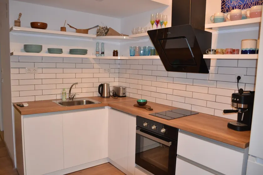 stylish three bed condo - Image 1