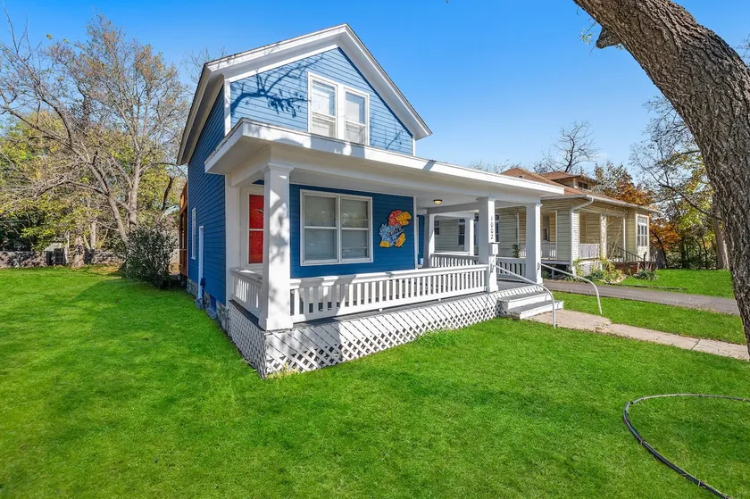 Jayhawk House - 5 min to Ku/Dwtn - Image 1