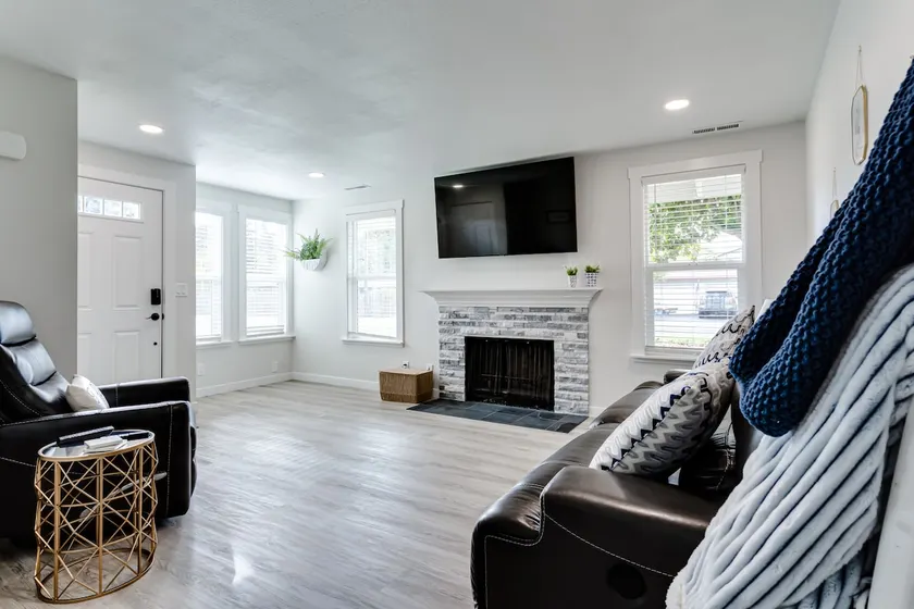 Fully Updated- Fantastic Central Eugene Location - Image 1