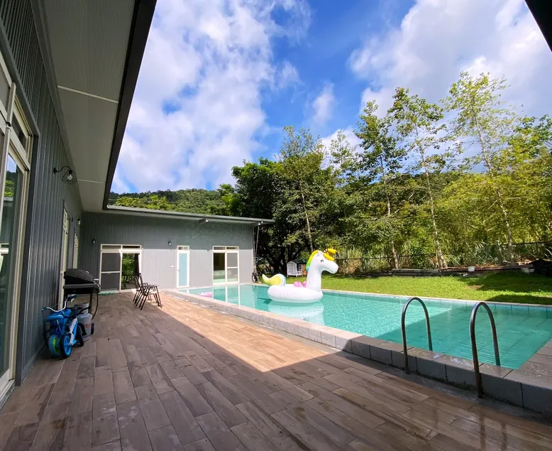 Mussen Green Villa Pool Holiday Home - Image 1