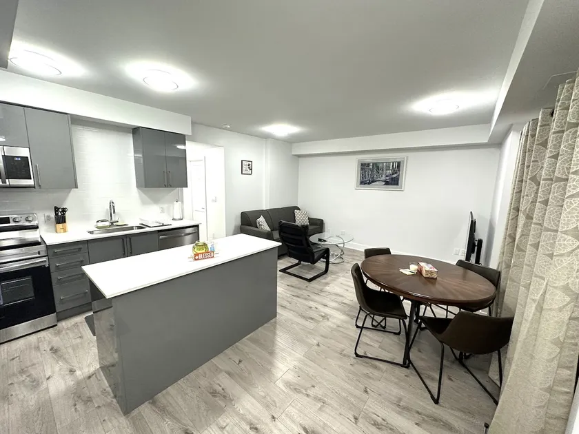 Cozy Entire 2 Bedroom Home Close to Niagara River - Image 1