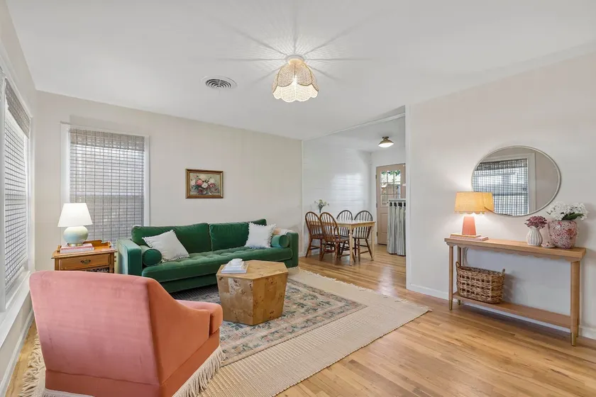 Quaint Fort Worth Cottage - Image 1