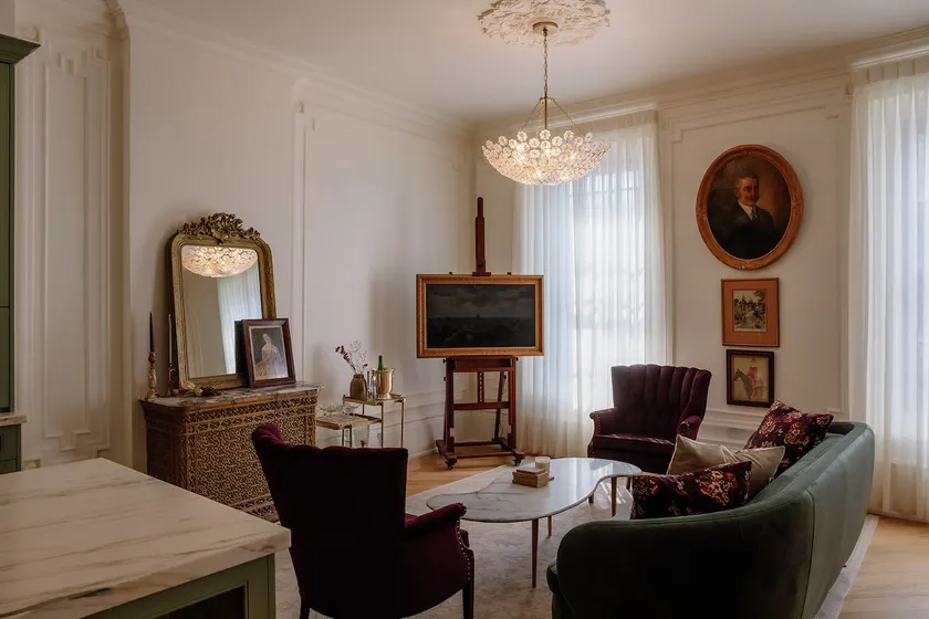 The Colette Rose – Parisian 1850s Pied-A-Terre - Image 1