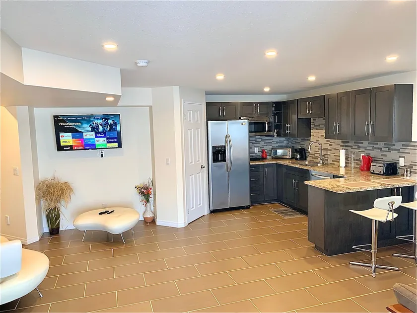 Tranquil Walkout Suite + Views - Image 1