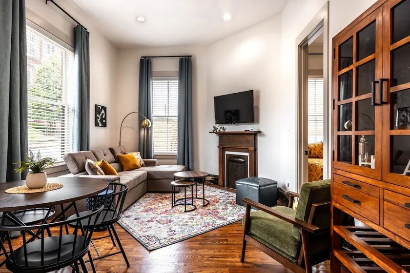 Quiet downtown retreat, walk to everything 2BR/2BA - Image 1