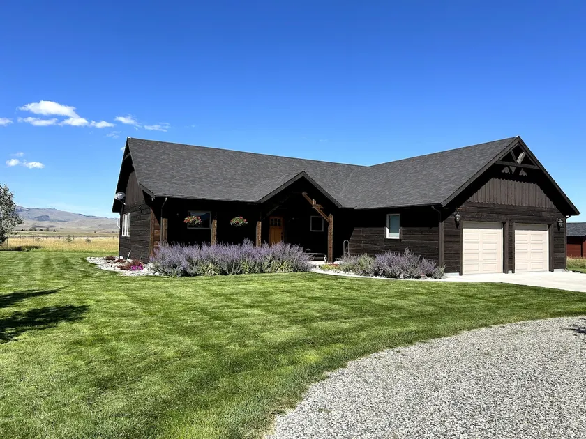 Yellowstone Paradise Valley Home - Image 1