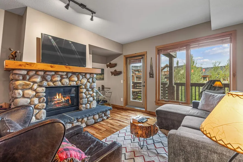 Canmore Mountain Retreat - Image 1