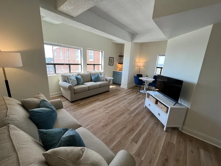 Renovated Condo Downtown - Image 1