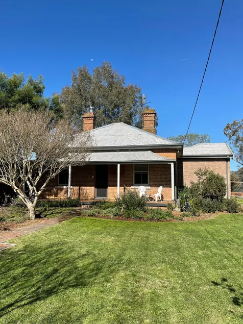 Station Masters House - in the heart of Binalong - Image 1