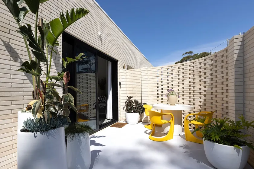 BAB LA_Carroll Ave - Image 1