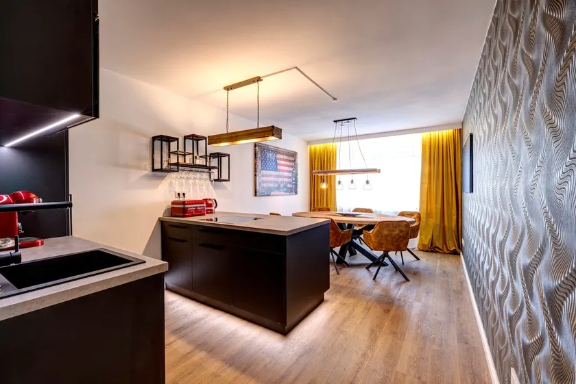Luxury apartment, 140 sqm, top location, two parking spaces - Image 1